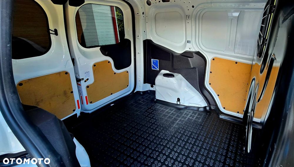 Ford Transit Courier - 31