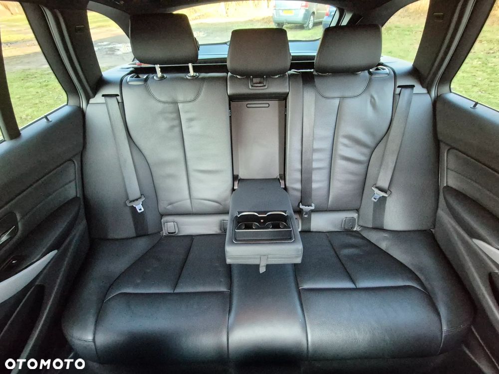 BMW Seria 3 320d xDrive M Sport - 28