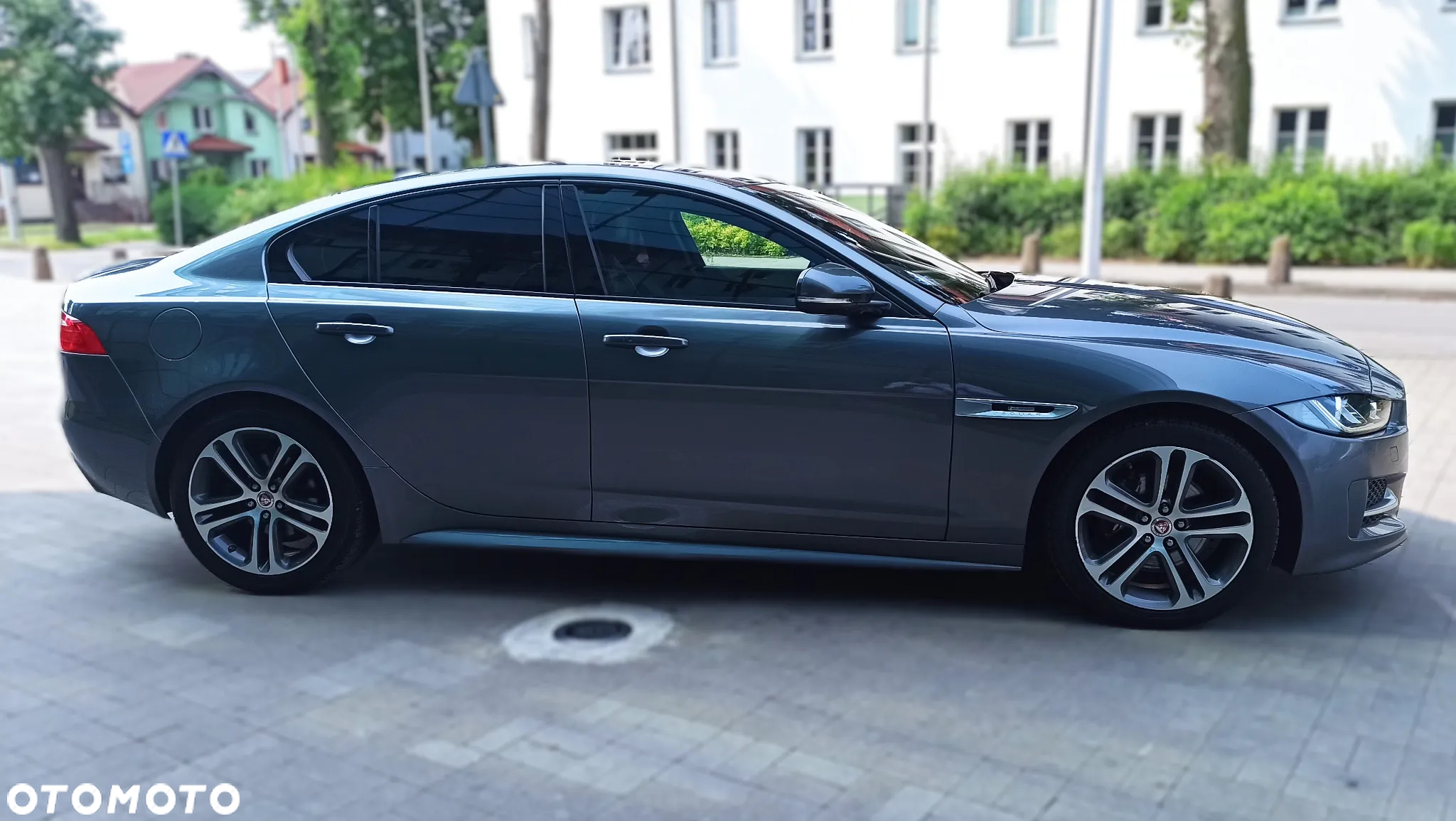 Jaguar XE 2.0 D R-Sport - 5