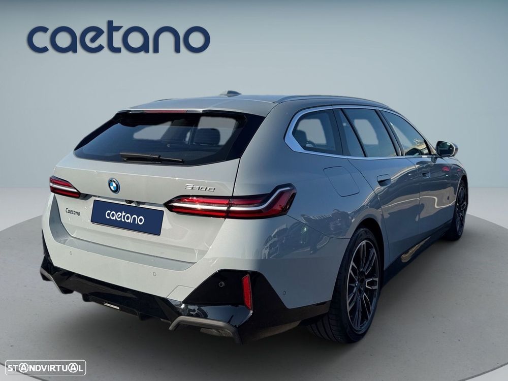 BMW 530 e Pack Desportivo M - 3