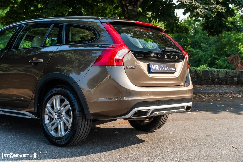 Volvo V60 Cross Country 2.0 D3 Momentum - 30
