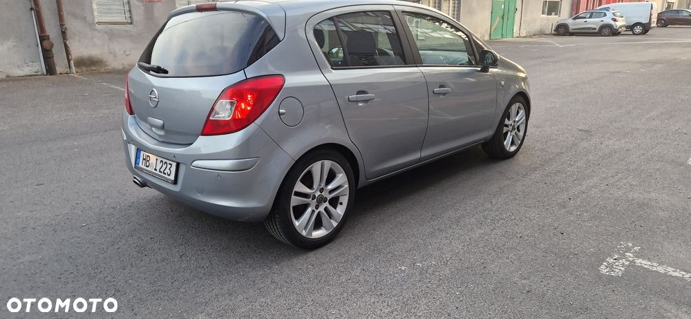 Opel Corsa 1.4 Cosmo - 3