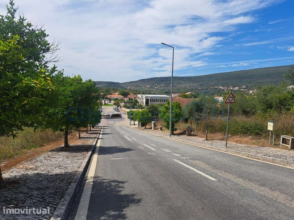 Excelente lote de terreno para construção no centro de Alvaiázere - Grande imagem: 2/13