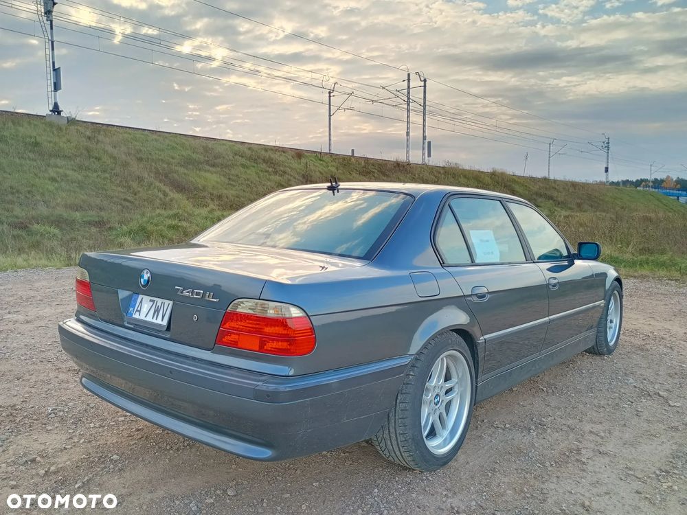 BMW Seria 7 740iL - 7