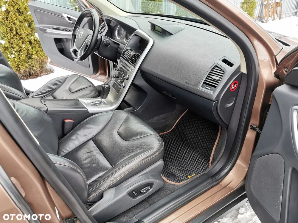 Volvo XC 60 D5 AWD Summum - 17