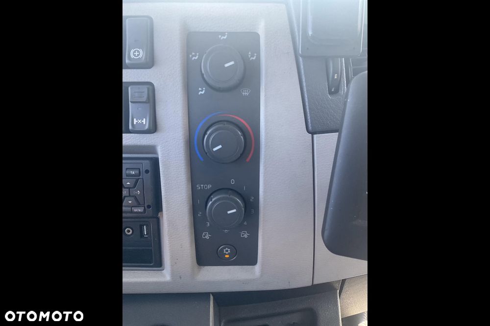 Volvo FL240 18EuroPalet Izoterma dmc 11.990 lub 14t lub 15,5t winda ZEPRO - 9
