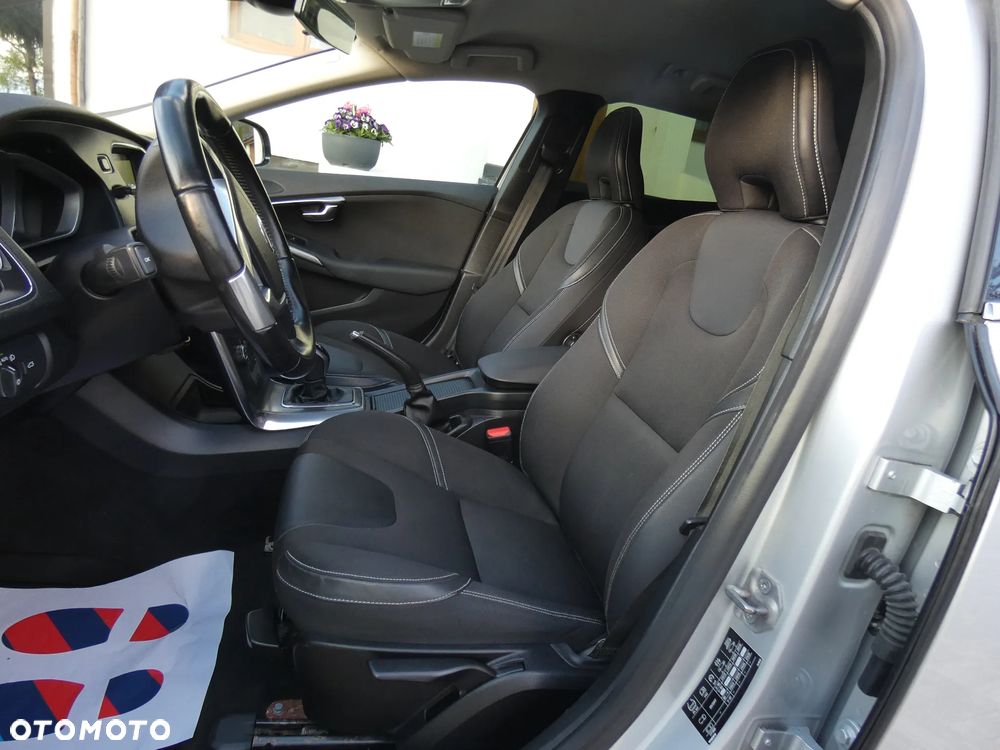 Volvo V40 D2 Summum - 18