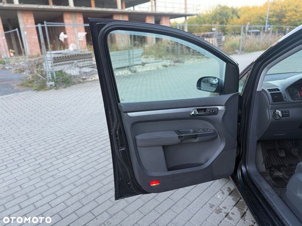 Volkswagen Touran 2.0 TDI DPF Highline - 12
