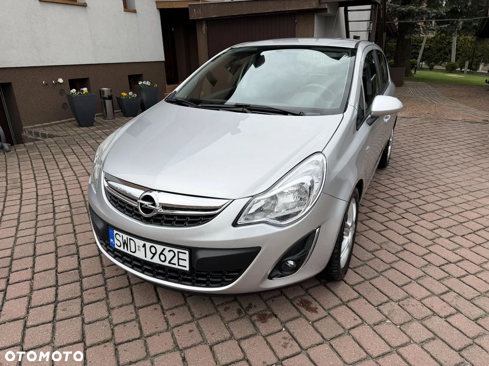 Opel Corsa 1.2 16V Essentia - 2