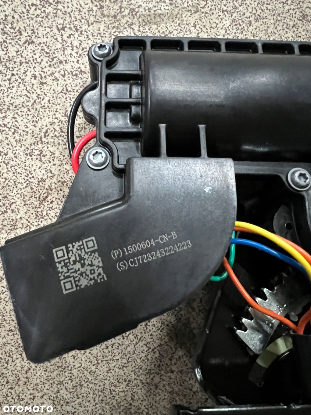 TESLA MODEL Y 20- ZAMEK RYGIEL KLAPY BAGAŻNIKA 1500604-CN-B - 2