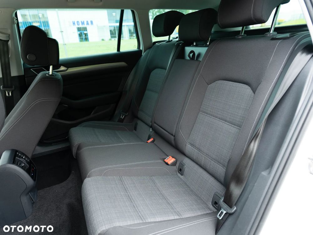 Volkswagen Passat Variant 1.5 TSI EVO Elegance - 17