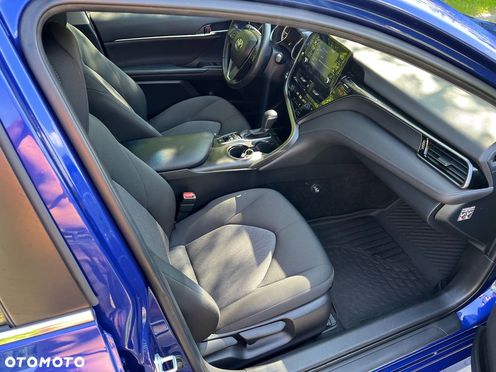 Toyota Camry 2.5 Hybrid Comfort CVT - 24
