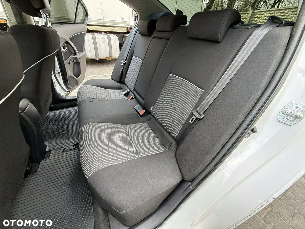 Toyota Avensis 2.0 D-4D Active - 12