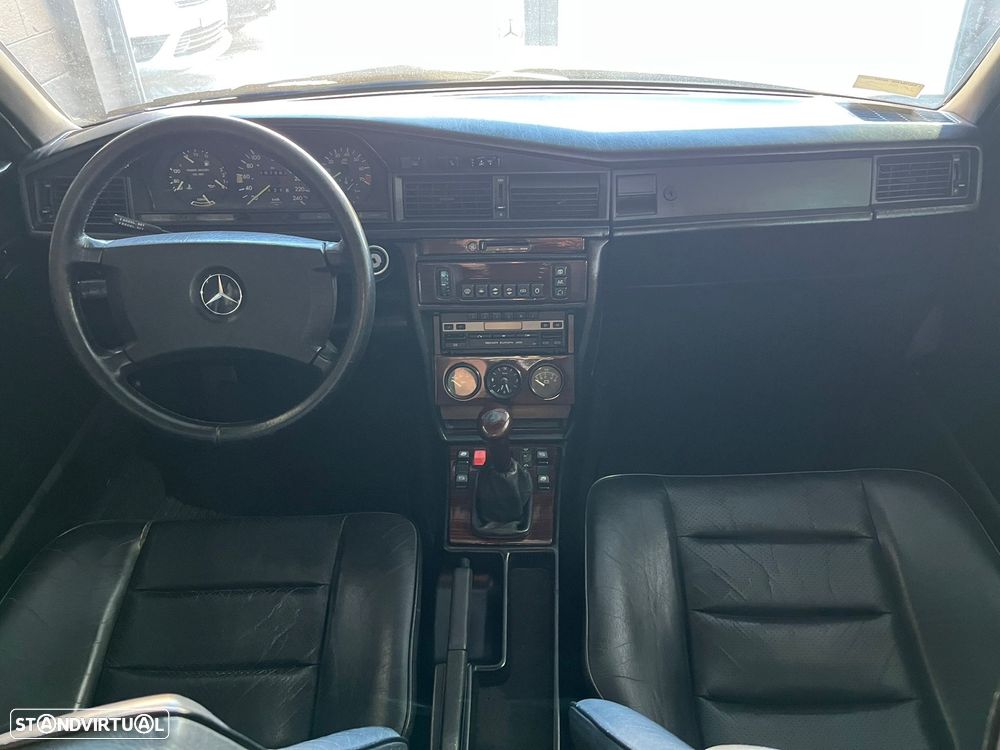 Mercedes-Benz 190 E 2.3 16V - 12