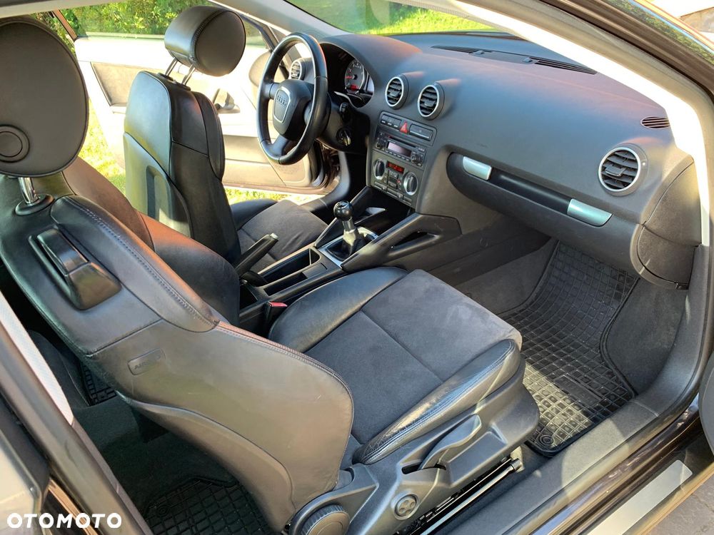 Audi A3 3-drzwiowe 1.6 Ambiente - 33