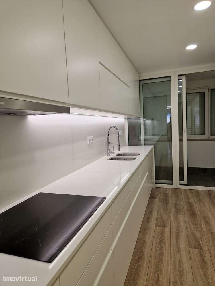 T3 com garagem, ar condicionado e elevador em Algés - Grande imagem: 5/7