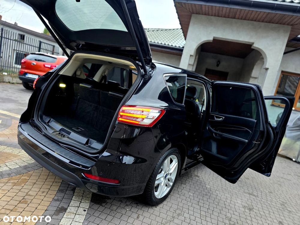 Ford S-Max - 13