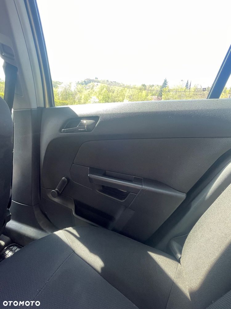 Opel Astra 1.7 CDTI Essentia - 17