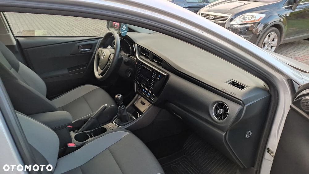Toyota Auris 1.6 Premium - 4