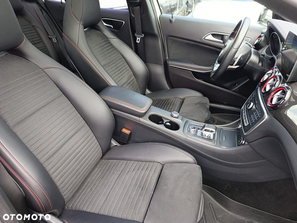 Mercedes-Benz GLA AMG 45 4Matic AMG Speedshift 7G-DCT - 13