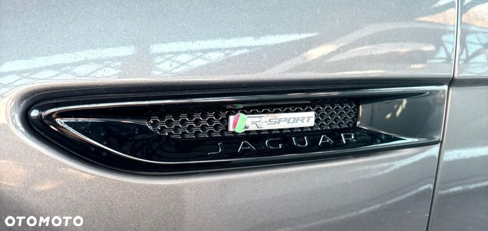 Jaguar XF 2.0 i4D R-Sport - 7