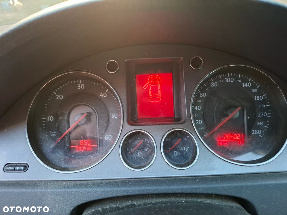 Volkswagen Passat 1.9 TDI DPF BlueMotion - 8