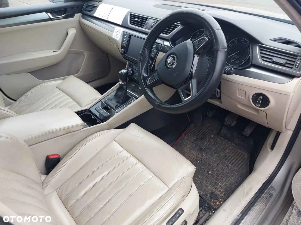 Skoda Superb III Kombi 2.0 tdi Skrzynia Biegów Ćwiartka Drzwi  Pompa ABS 3Q097379AA Audi VW 04L13512BQ  Zbiornik płynu AdBlue 3Q0131877C 5Q0131969B Egr Chłodniczka Spalin 04L131512BQ Manetki Przełącznik Zespolony Radio Zmieniarka Wyświetlacz Ekran Kurtyna Poduszka Airbag Pas Bezpieczeństwa Dpf  Teleskop Siłownik Elektryczny Klapy Felgi 18 Alumfelgi Reflektor Xenon Lampa Relingi Nadkole Tłumik Wydech Łapa Silnika Poduszka Zawias Maski - 2