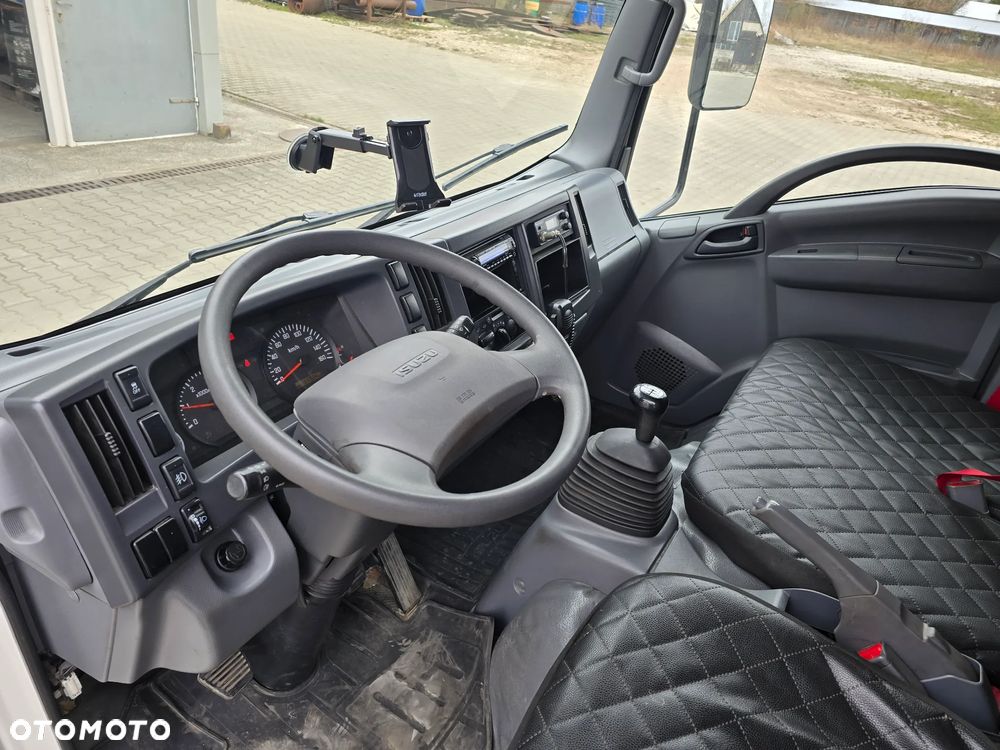 Isuzu M21 - 5