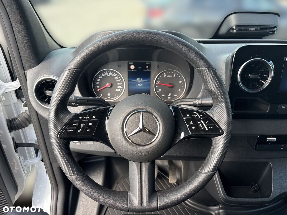 Mercedes-Benz Sprinter - 12