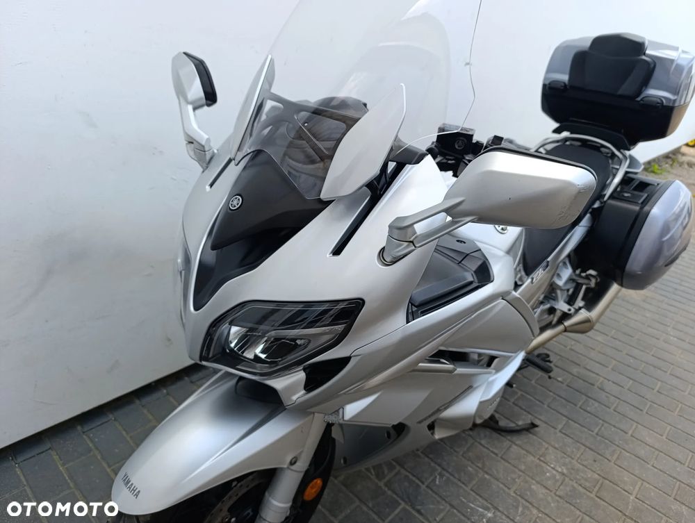 Yamaha FJR - 10