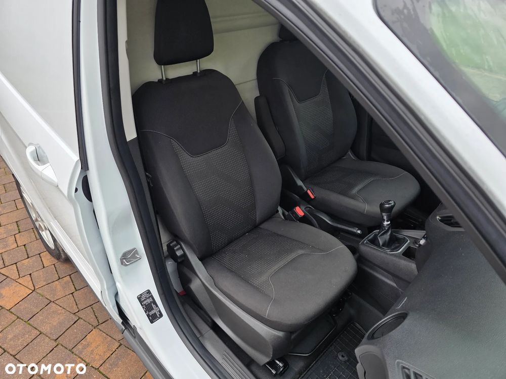 Ford Transit Courier - 12