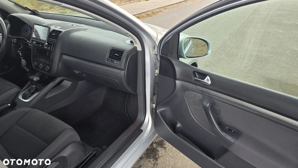 Volkswagen Golf V 2.0 FSI Comfortline DSG - 19