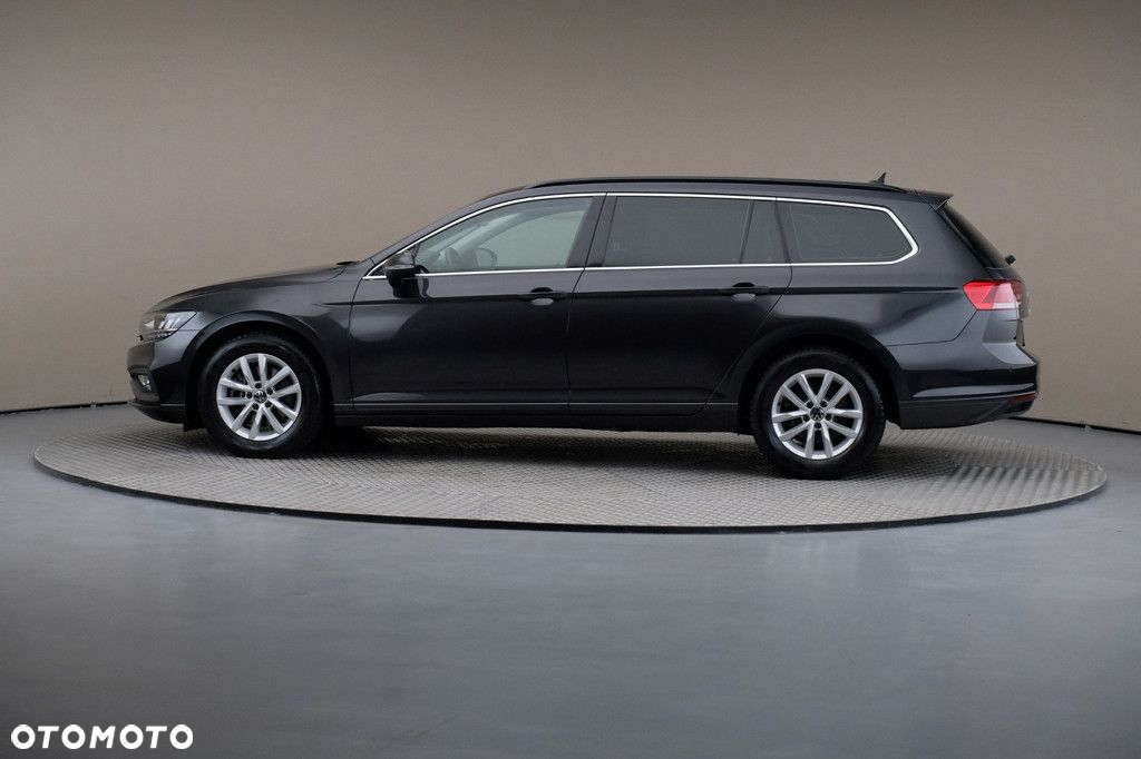 Volkswagen Passat - 4