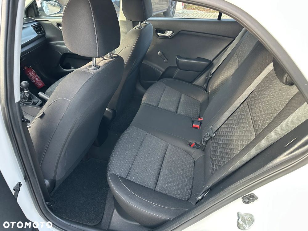 Kia Rio - 23
