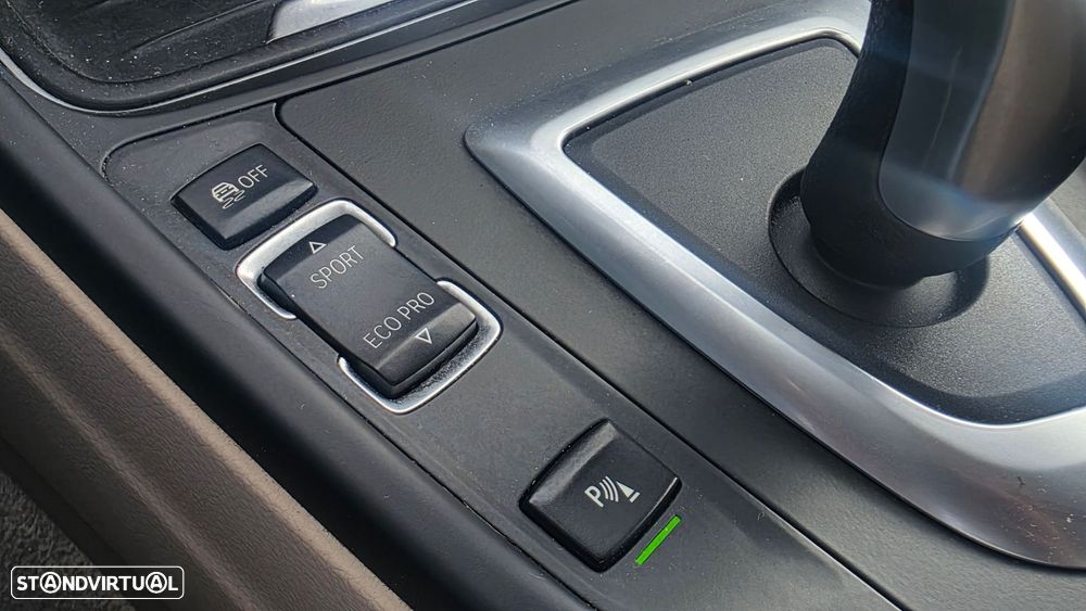 BMW 320 d Auto Line Luxury - 23