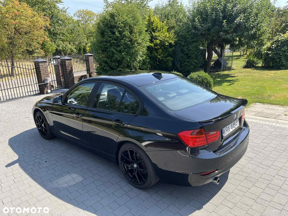 BMW Seria 3 318d Sport Line - 10