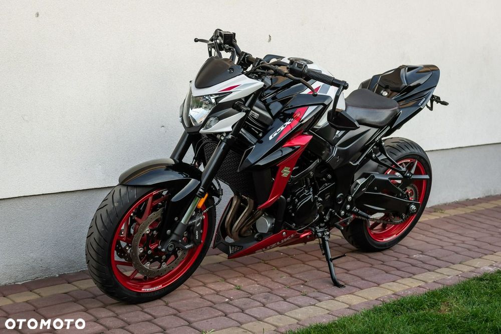 Suzuki GSX - 7