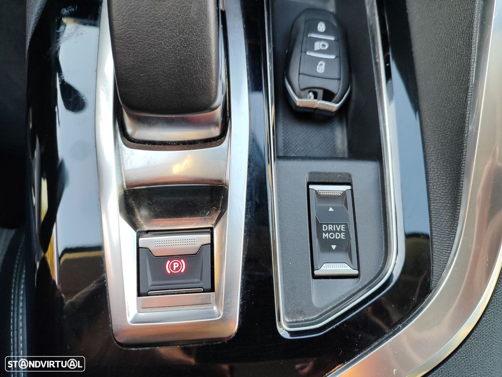 Peugeot 3008 1.6 Hybrid Allure e-EAT8 - 23