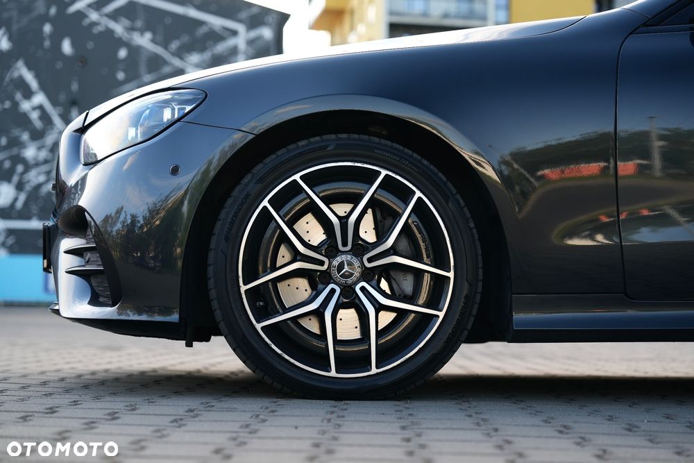 Mercedes-Benz Klasa E 220 d 4Matic 9G-TRONIC AMG Line - 35