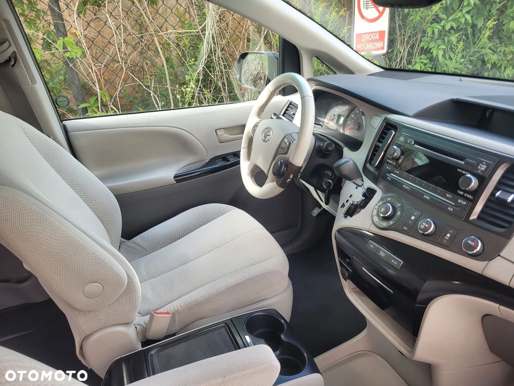 Toyota Sienna 3.5 V6 - 33