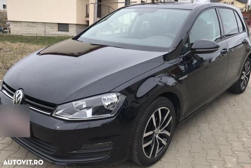 Volkswagen Golf - 1