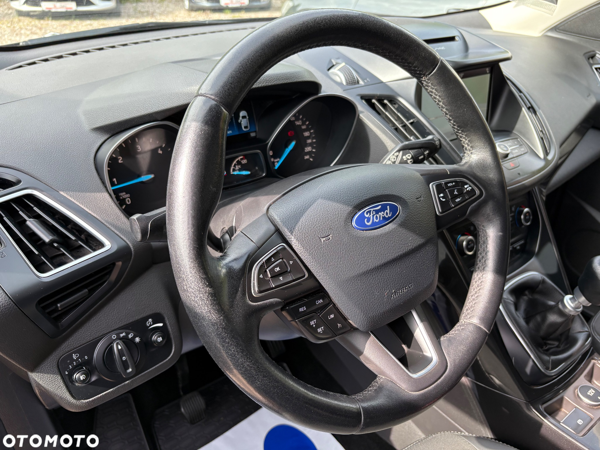 Ford Kuga 2.0 TDCi 2x4 Titanium - 15