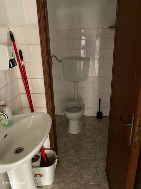 Armazém para arrendar em Queluz de Baixo - Grande imagem: 3/3