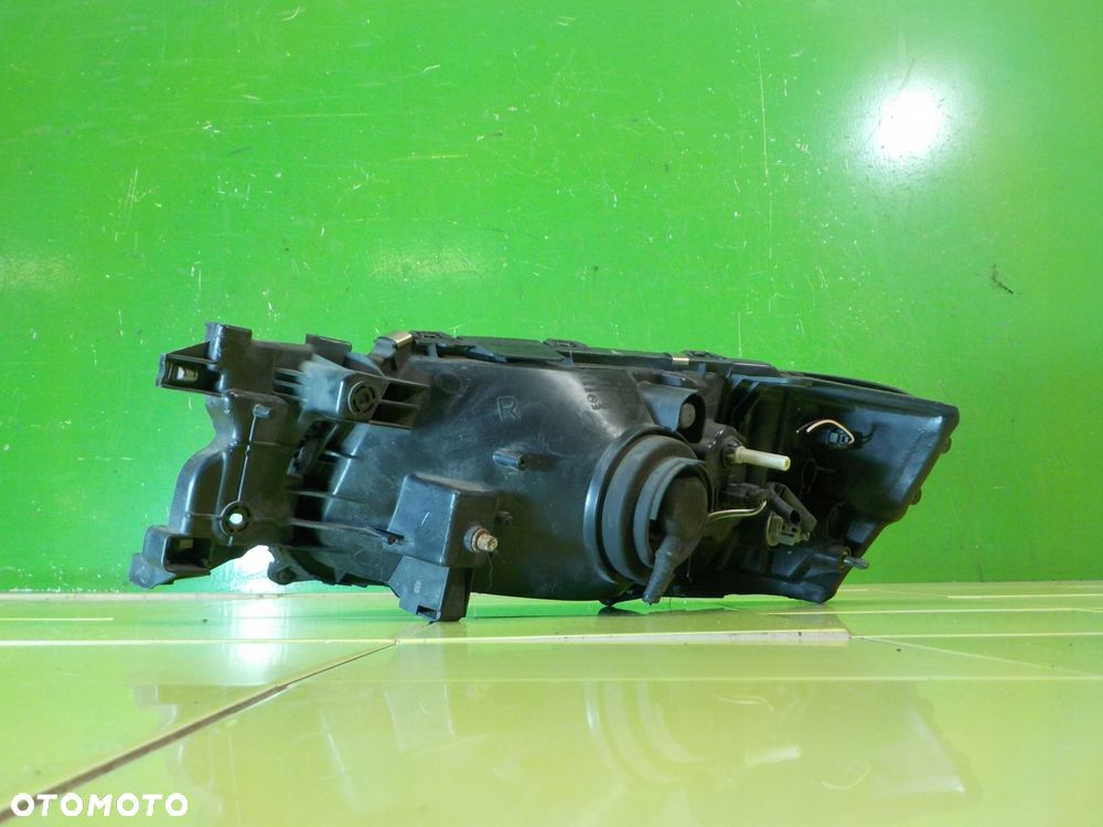 SUBARU FORESTER II 2.0 B 05r AUT 5D lampa prawa przod - 4