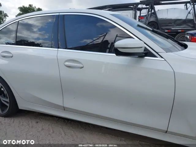BMW Seria 3 330i - 5