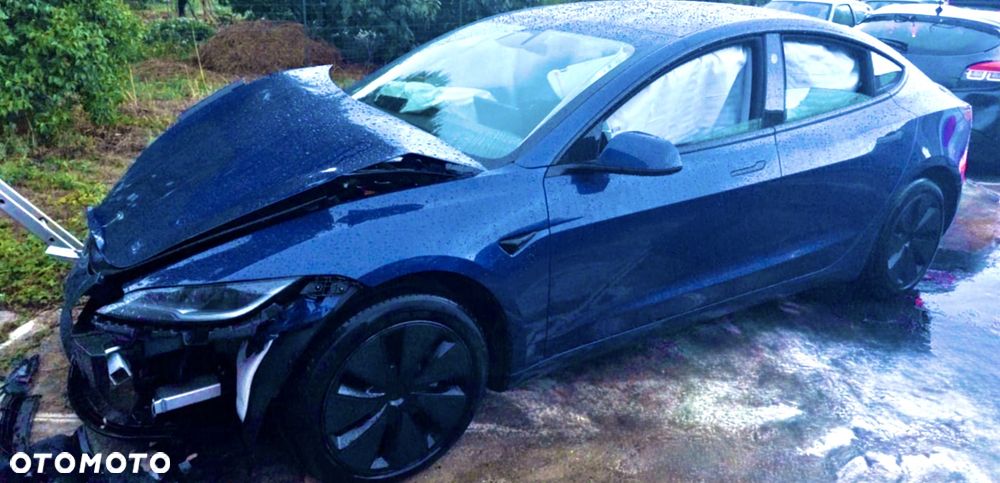 Tesla Model 3 2024 photo 2