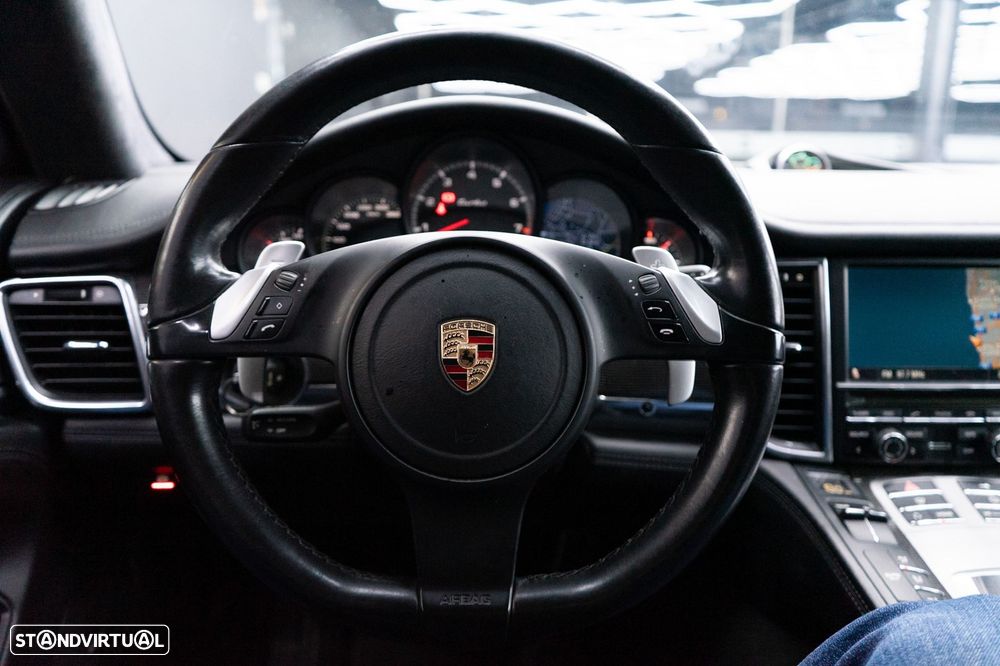 Porsche Panamera Turbo PDK - 40
