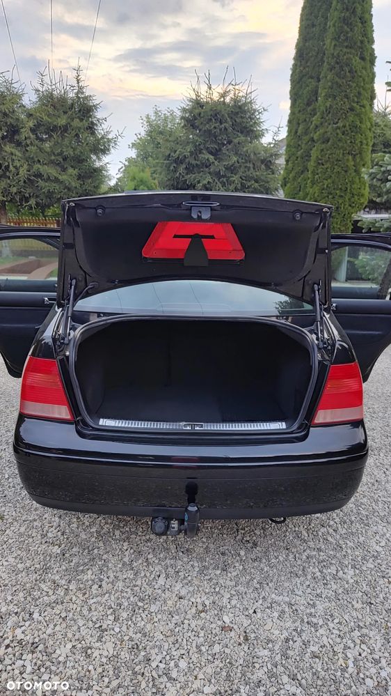 Volkswagen Bora Variant 1.6 - 10