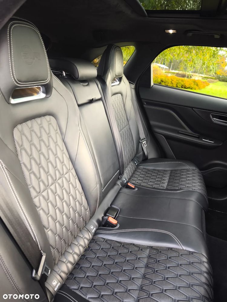 Jaguar F-Pace AWD SVR - 26