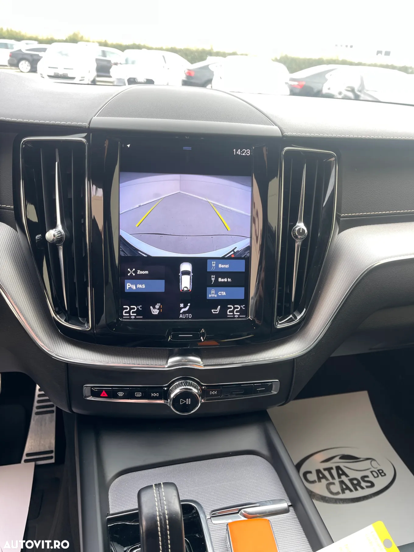 Volvo XC 60 B4 MHEV R-Design - 33
